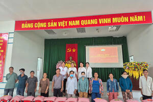 PHẦN QUÀ NGHĨA TÌNH TRONG NHỮNG NGÀY ĐẦU NĂM