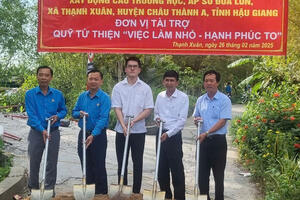 THẠNH XUÂN TỔ CHỨC LỄ KHỞI CÔNG XÂY DỰNG CẦU GIAO THÔNG NÔNG THÔN VÀ MÁI ẤM CÔNG ĐOÀN