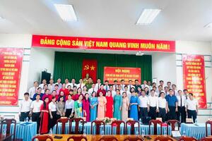 XÃ THẠNH XUÂN TỔ CHỨC HỘI NGHỊ  CÔNG BỐ CÁC NGHỊ QUYẾT VỀ BỘ MÁY TỔ CHỨC  VÀ CÁC QUYẾT ĐỊNH VỀ CÔNG TÁC CÁN BỘ.