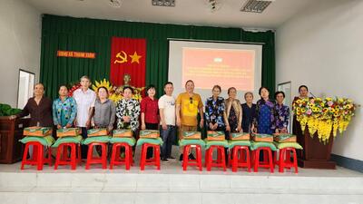 MẠNH THƯỜNG QUÂN TRAO TẶNG QUÀ CHO HỘ NGHÈO, HỘ CẬN NGHÈO, CÓ HOÀN CẢNH KHÓ KHĂN TRÊN ĐỊA BÀN XÃ THẠNH XUÂN