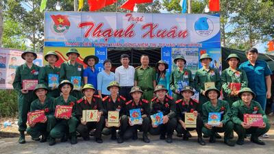 Tiễn thanh niên nhập ngũ năm 2024
