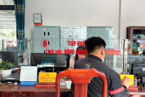 Ngày đầu hoạt động chính thức của Trung tâm phục vụ hành chính công xã Thạnh Xuân