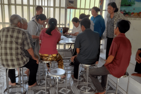 Ra Quân Cài Đặt Chữ Ký Số Cho Người Dân Xã Thạnh Xuân, Châu Thành A, Hậu Giang